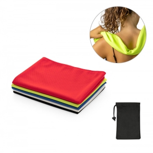 BERNAL. Toalha de desporto refrescante em polister reciclado (100% rPET) com bolsa em non-woven