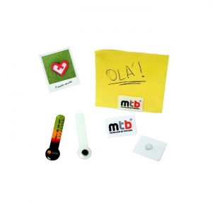 PACK 6 PINS EPOXY DUPLOS 2X2CMS COM 2 IMANES PERSONALIZVEL
