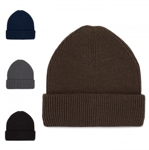 Gorro em malha com dobra dupla