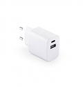 WEGENER. Adaptador de corrente com porta USB-A 18W e USB-C 20W em ABS reciclado (100% rABS)