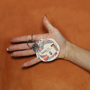 PORTA CHAVES EM MADEIRA COM CORRENTE PERSONALIZ�VEL