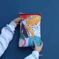 BOLSA PARA TABLET, EM NEOPRENE, IMP QUADRICROMIA