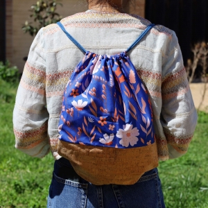 MOCHILA EM POLISTER E CORTIA PERSONALIZVEL