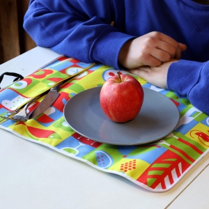 BASE DE MESA COM BOLSA PARA TALHERES, IMP. TOTAL