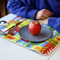 BASE DE MESA COM BOLSA PARA TALHERES, IMP. TOTAL