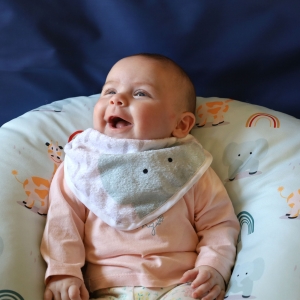 BABETE DE BEB TECIDO TOALHA IMP QUADRICROMIA