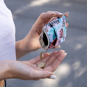 PORTA-MOEDAS COM DOIS BOLSOS POLISTER RPET IMP QUADRICROMIA